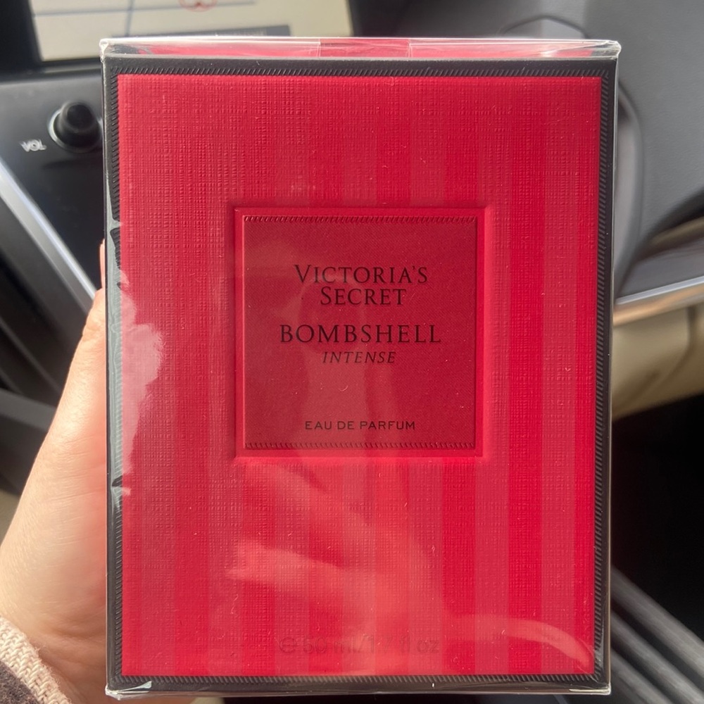 Victoria’s Secret Bombshell Intense 1.7 oz Eau De Parfum
